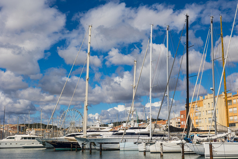 Voiliers et yachts dans la marina du Cap d’Agde