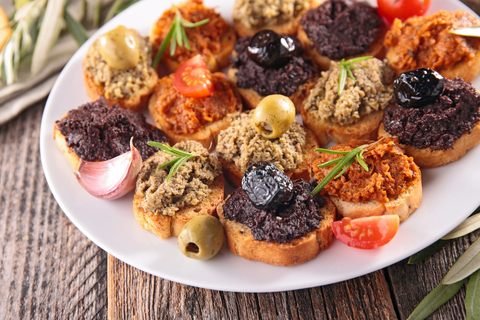 https://www.istockphoto.com/fr/photo/assorti-de-canape-avec-tapenade-gm1224753092-360245491?searchscope=image%2Cfilm