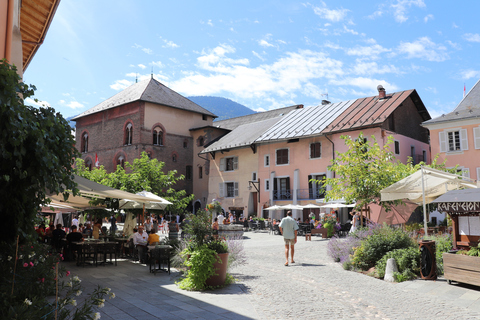 La place principale à Conflans, Albertville