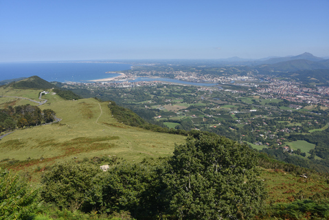Vue sur le Pays Basque et la côte cantabrique depuis le sommet du mont Jaizkibel