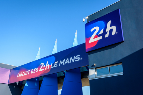 Porte d’entrée du circuit des 24 heures du Mans, France