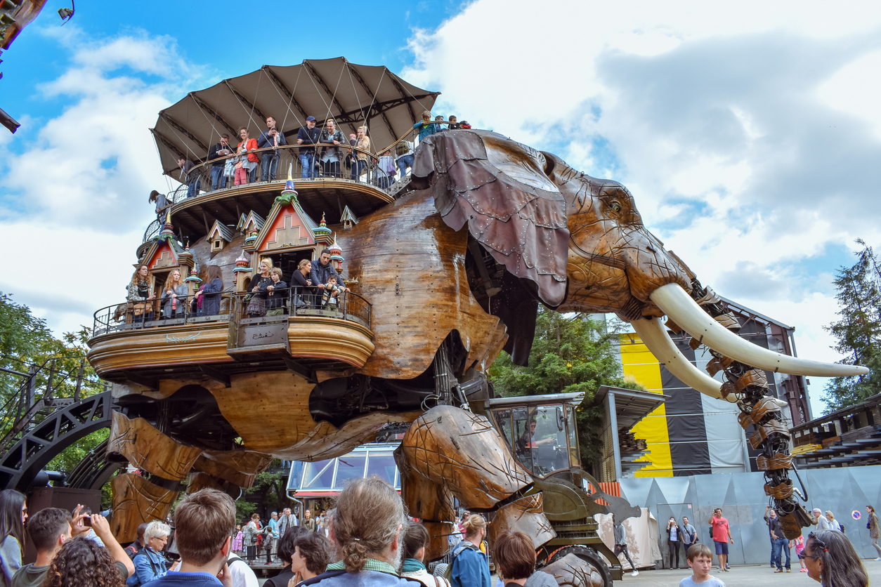 Les machines de l'Île de Nantes est un projet artistique, touristique et culturel basé à Nantes, France. Avec le carrousel des Mondes Marins.