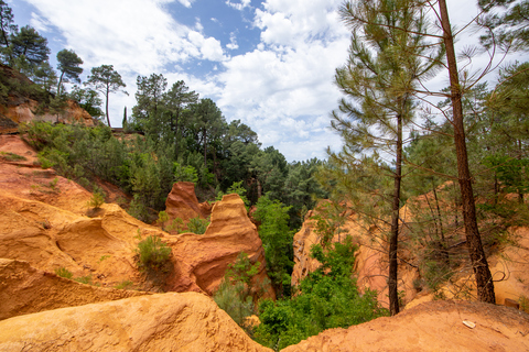 Le canyon ocre du village de Roussillon dans le Luberon