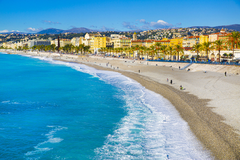 Belle eau turquoise à Nice, côte d’Azur, France
