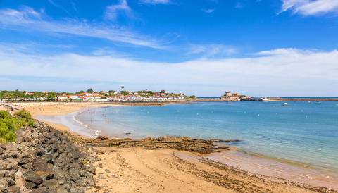 Plage de Ciboure et le Fort de Socoa, France