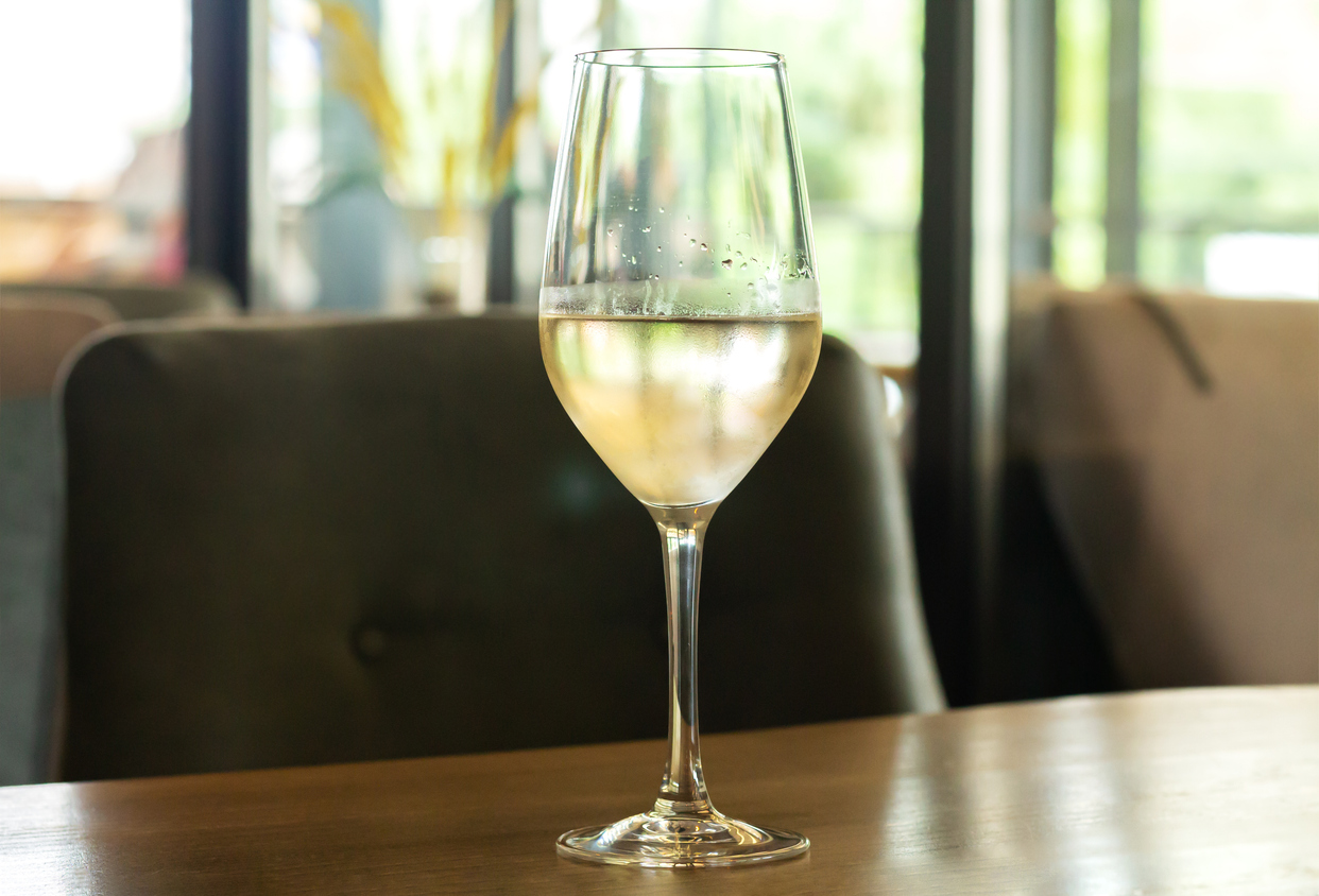 Verre de vin blanc Muscadet - spécialité de Nantes