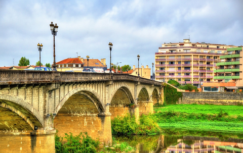 Pont Vieux pont au-dessus de la rivière Adour à Dax