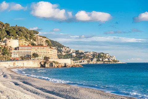 La ville de Nice, vue sur la plage, sur la Riviera Français