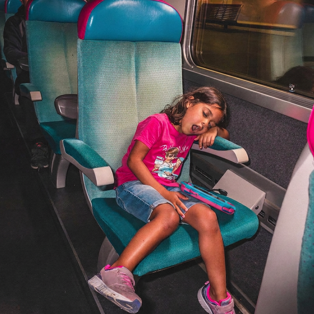 Enfant dans un train OUIGO
