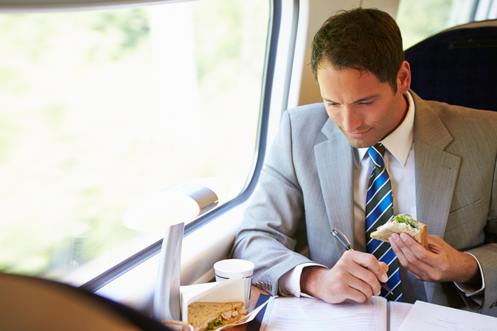 *Manger dans le train* : 3 astuces faciles pour se restaurer en train OUIGO !