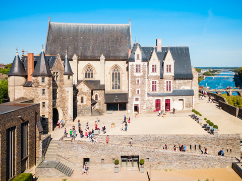 Visite au Château d'Angers : le guide complet pour ne rien rater !