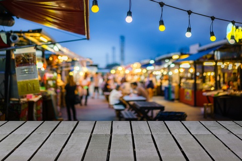 Les marchés nocturnes en Bretagne