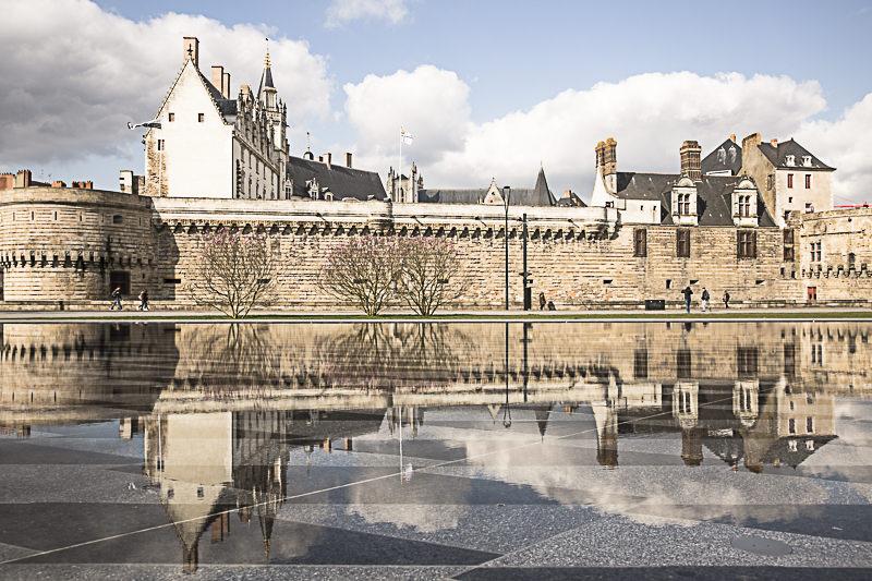 Nantes chateau des ducs de Bretagne et mur deau (1)