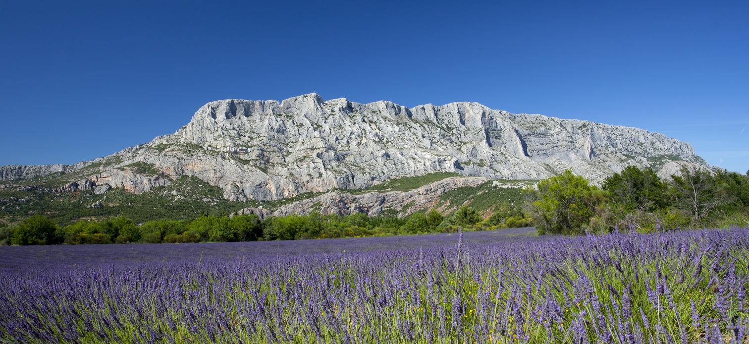  La Montagne Sainte-Victoire près de Aix