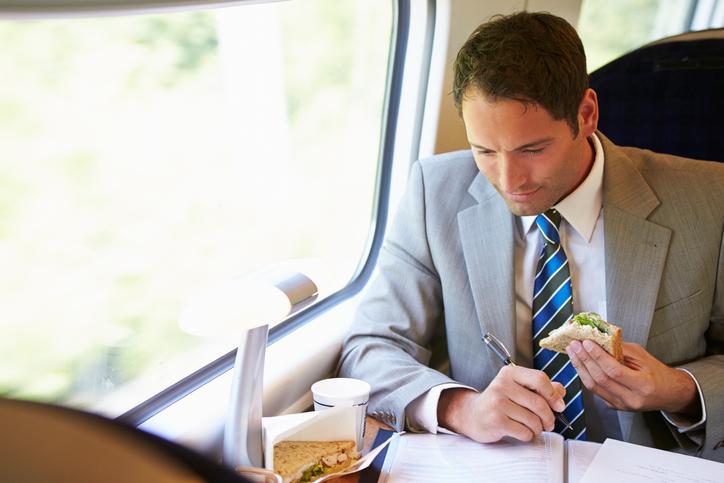 *Manger dans le train* : 3 astuces faciles pour se restaurer en train OUIGO !