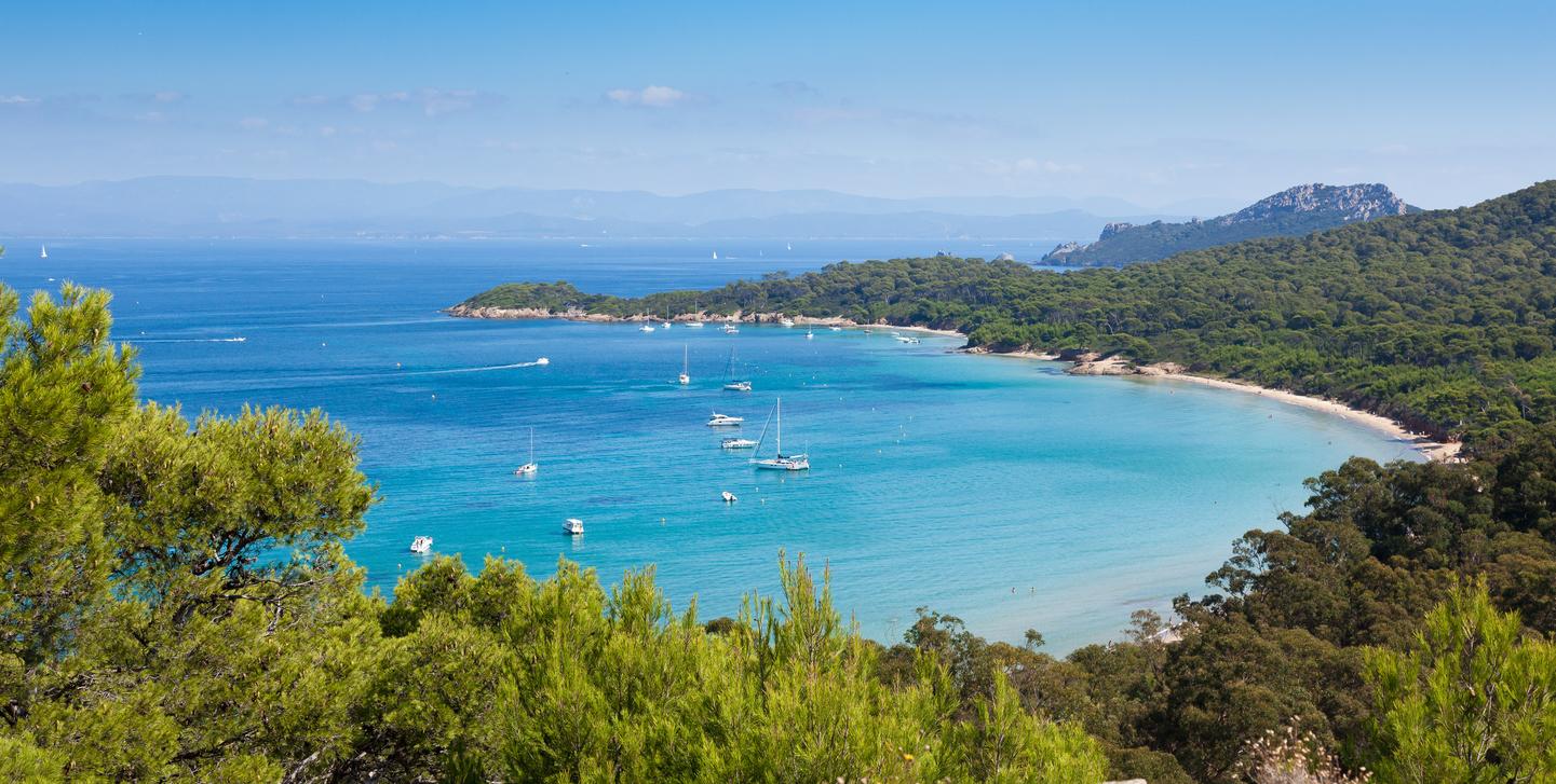 Direction l'île de Porquerolles. Mais comment s’y rendre ? En train !