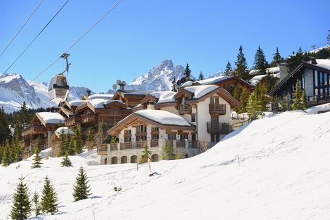 Moûtiers en hiver : raquettes, ski ou farniente ?